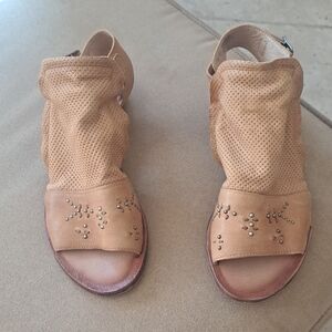 Miz Mooz Women's Fifi  Tan Open-Toe  Beautiful Sandals in Size 40